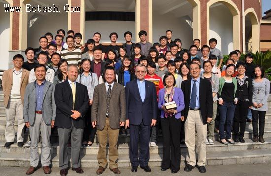 ������ѧԺ�Ӵ���ʮ�ּ�֮·��������