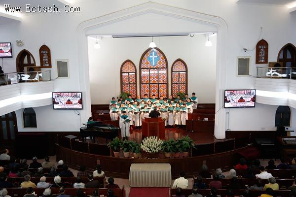 华东神学院学生在怀恩堂参加崇拜并献唱 华东神学院学生在怀恩堂参加崇拜并献唱