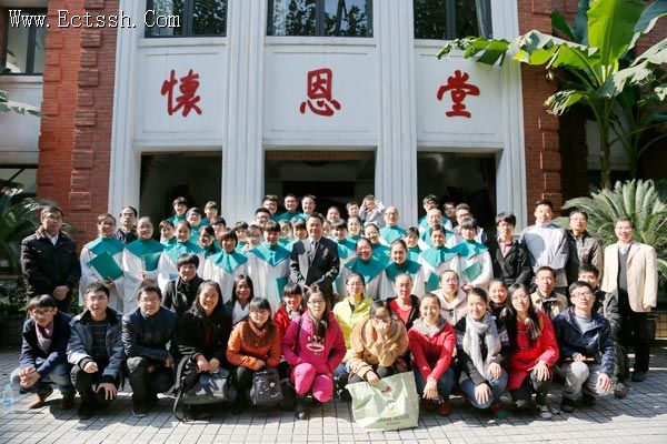 华东神学院学生在怀恩堂参加崇拜并献唱 华东神学院学生在怀恩堂参加崇拜并献唱