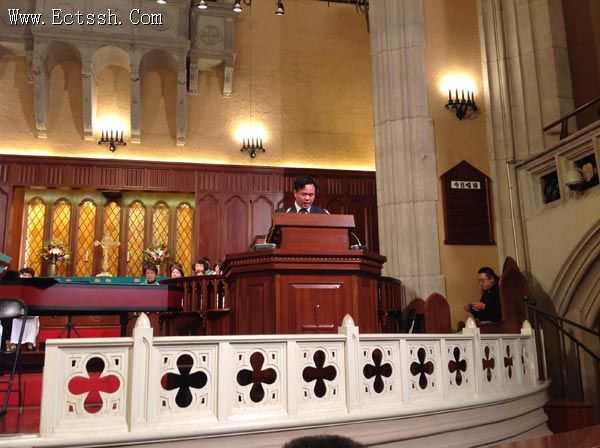 ������ѧԺʥ��ϵʦ���μӼ���C.P.E.�ͺյ���300�������ֻ�