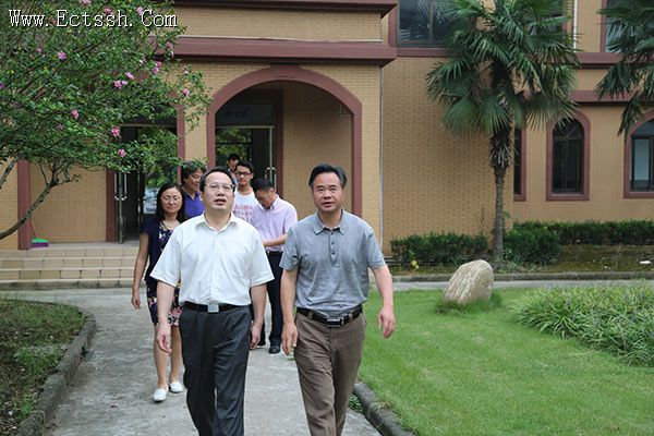 �Ϻ�������ί�쵼ο�ʻ�����ѧԺ��ʦ