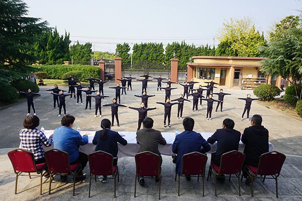 ������ѧԺ���е�32���˶���