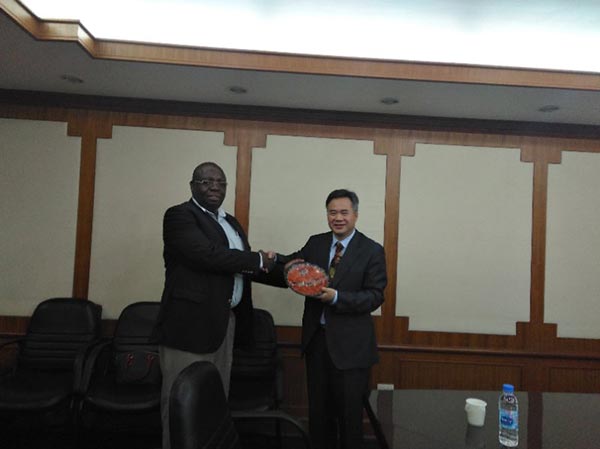 л������ʦ�Ӵ��ڸɴ�ʥ������ϯ������˹̹��•��������һ��