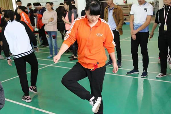 ������ѧԺ���е�33���˶���