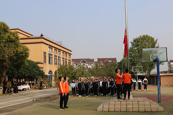 ������ѧԺ���е�34���＾�˶���