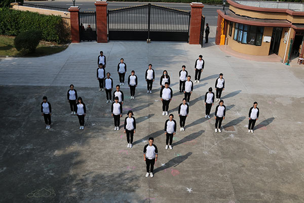 ������ѧԺ���е�34���＾�˶���