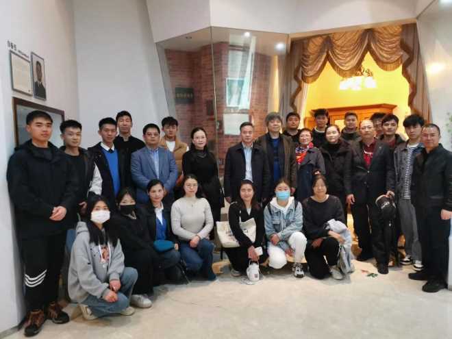 我院师生为吴耀宗等基督教前辈扫墓 我院师生为吴耀宗等基督教前辈扫墓