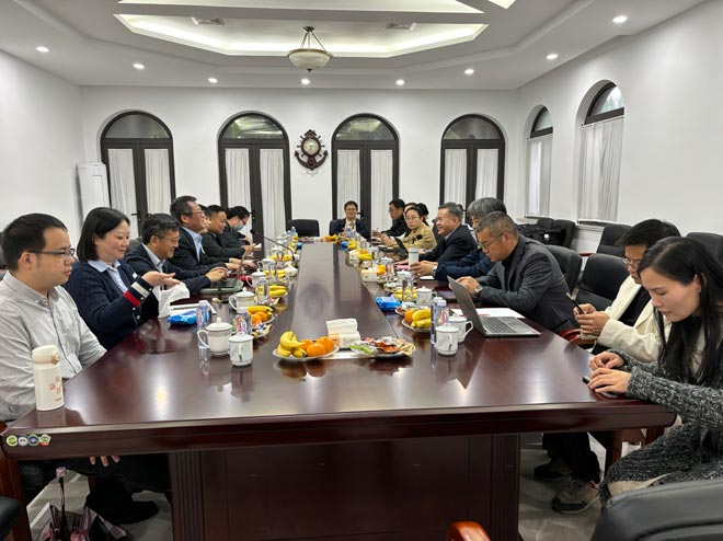 �Ϻ������Ժ�ڽ��о����뻪����ѧԺ���С��������й���������