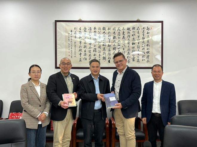 华东神学院接待“中国伙伴”代表团 华东神学院接待“中国伙伴”代表团