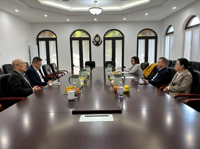 华东神学院接待“中国伙伴”代表团 华东神学院接待“中国伙伴”代表团